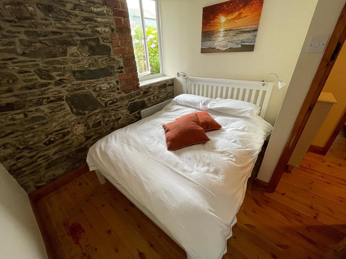 Lovely Apartment Overlooking The Harbour And Bay Ardglass Buitenkant foto